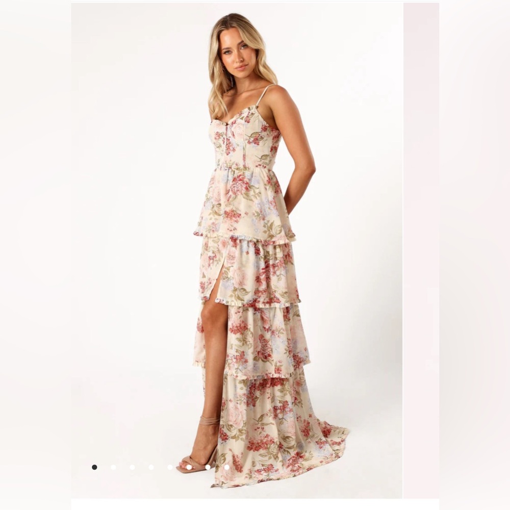 Petal & Pup Floral Maxi Dress - Pink and Cream

(Style) Mito Tiered Maxi Dress